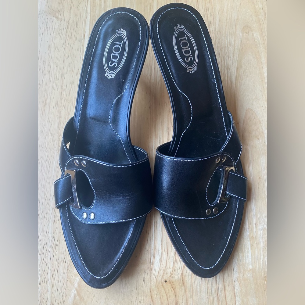 TOD’S Pointy open toe kitten heel